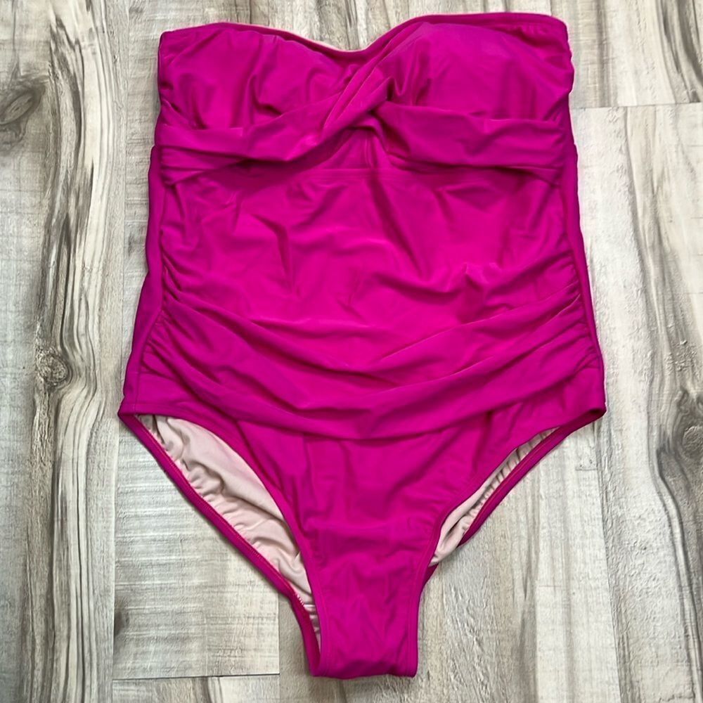 NWT Kona Sol Tummy Control Twist-Front One Piece Swimsuit sz 20 missing strap